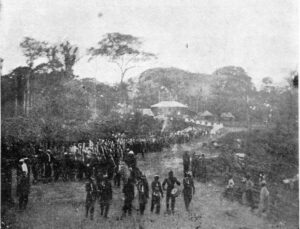 Foto do Exército revolucionário acreano comandado por Plácido de Castro (na foto o único à cavalo), em 1902 